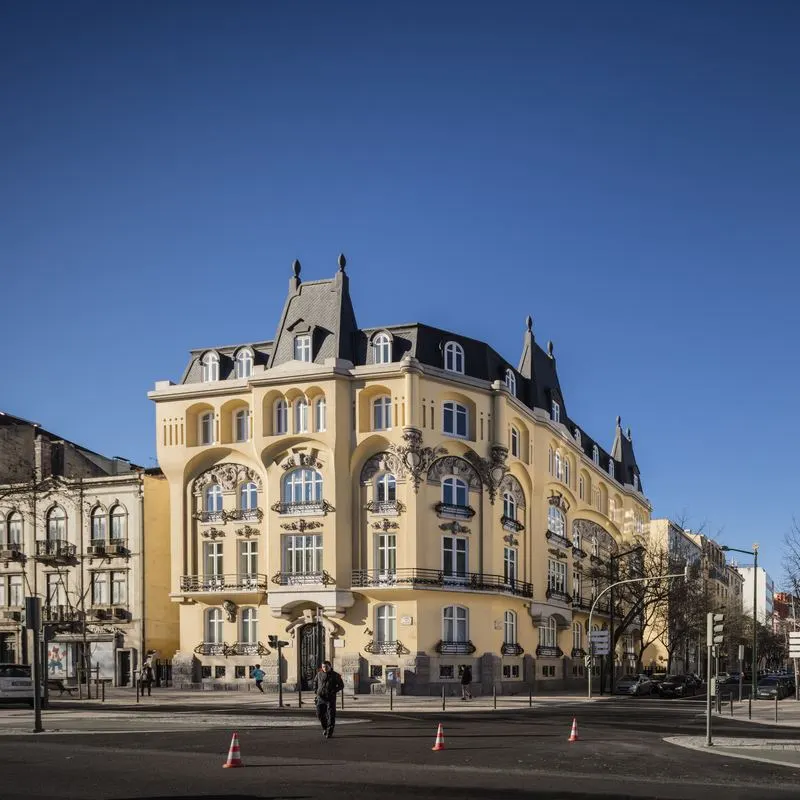 República 23 — Art Nouveau façade, Avenida da República, Lisbon
